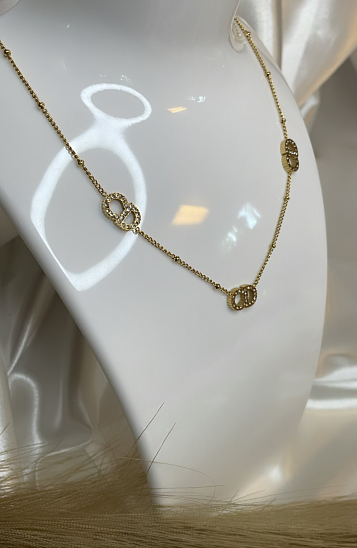 Sidra necklace with stones