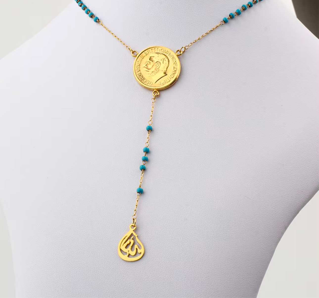 Long necklace with blue stones