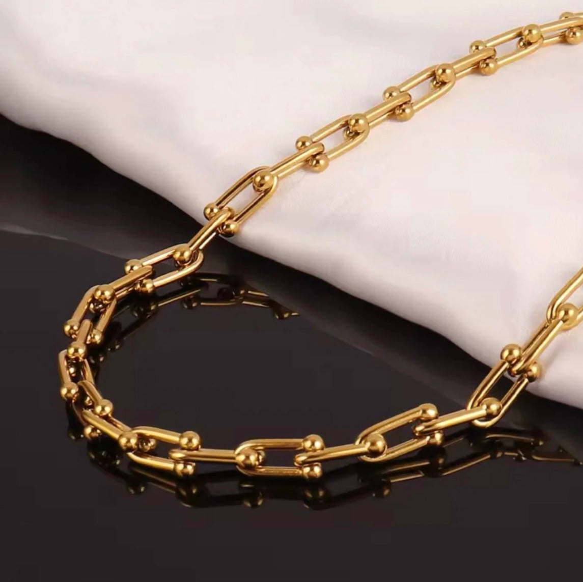 Tia necklace