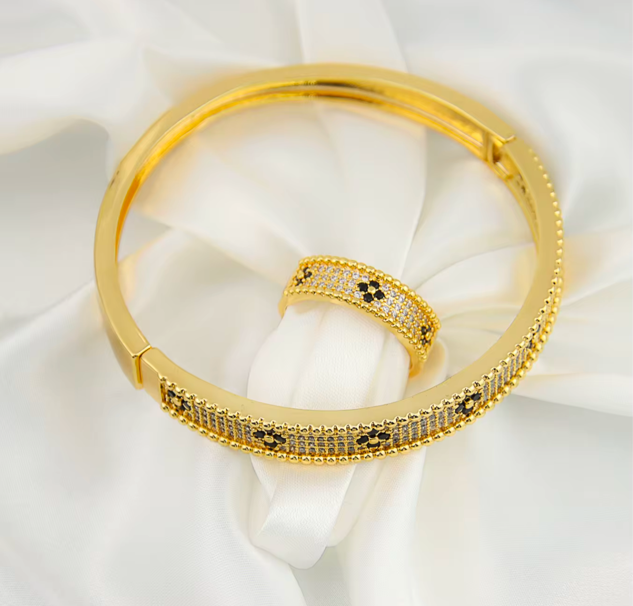 Ring och armband med diamanter