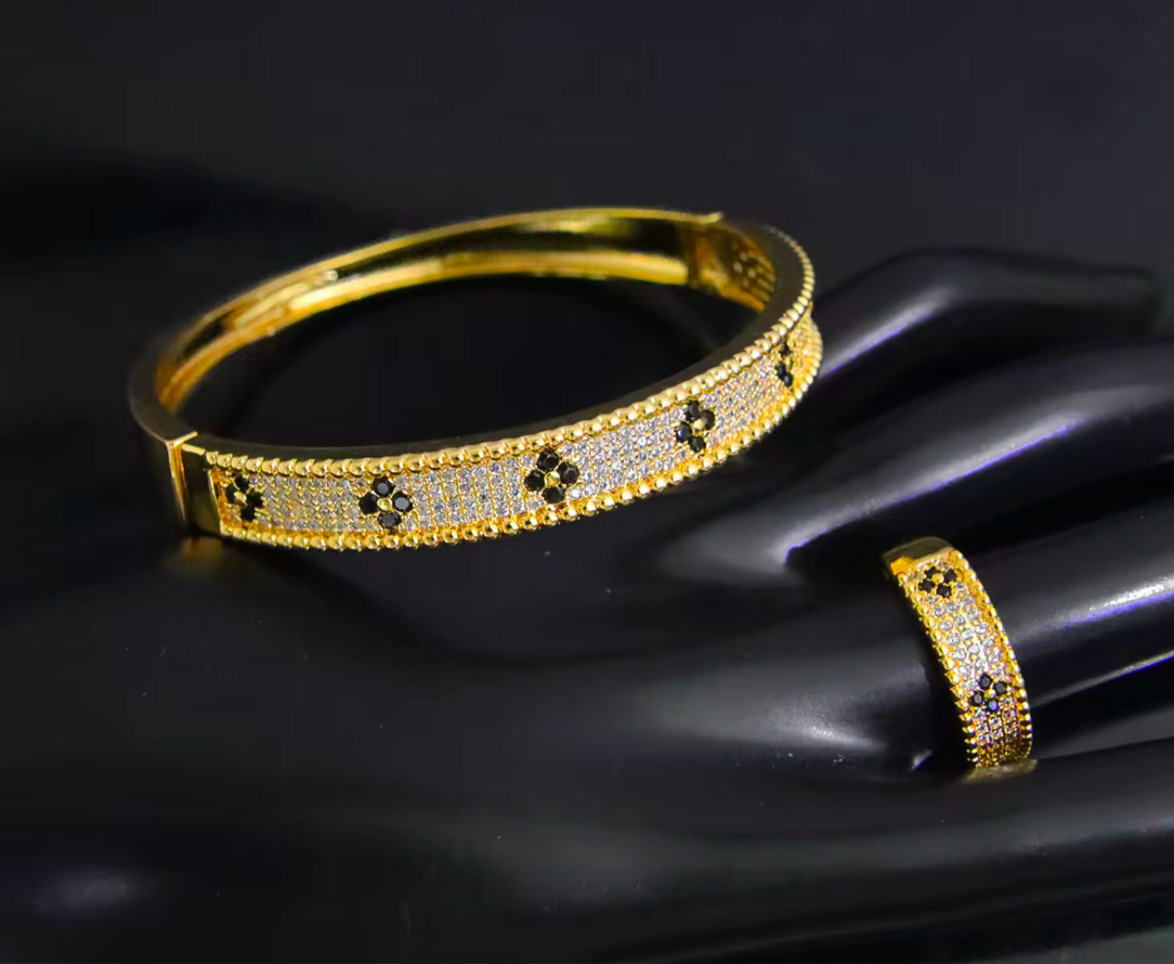 Ring och armband med diamanter