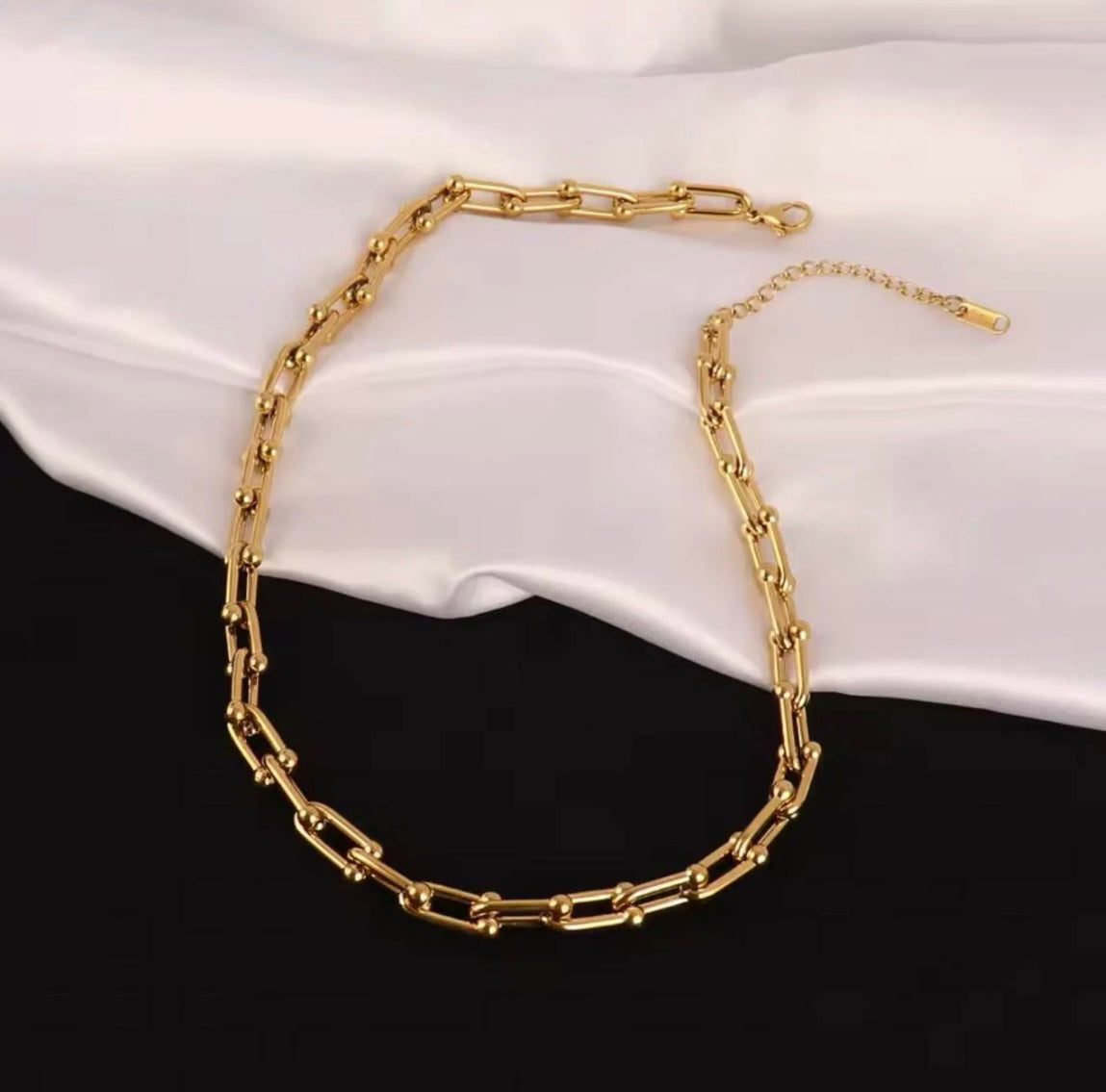 Tia necklace