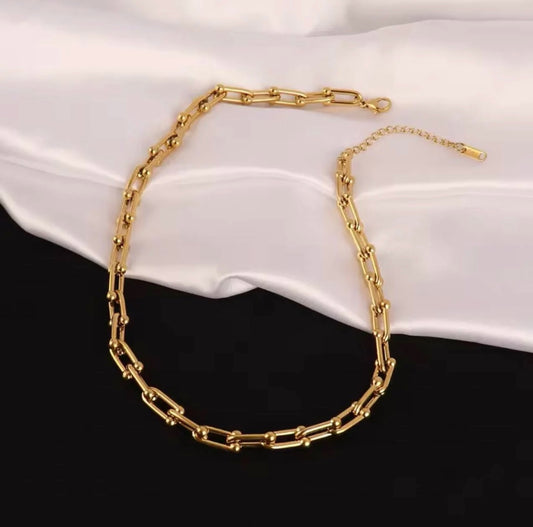 Tia necklace