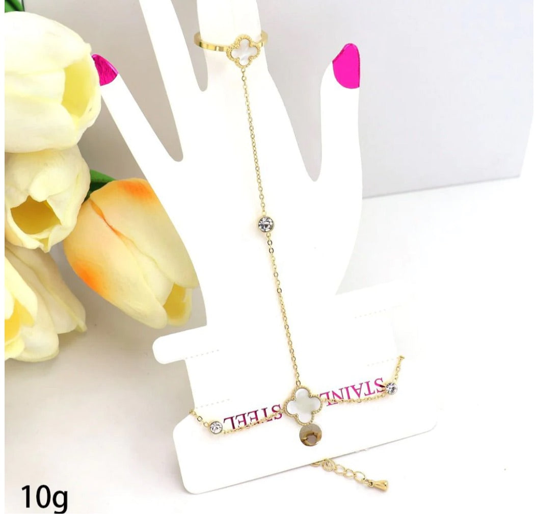 White rose bracelet with a ring