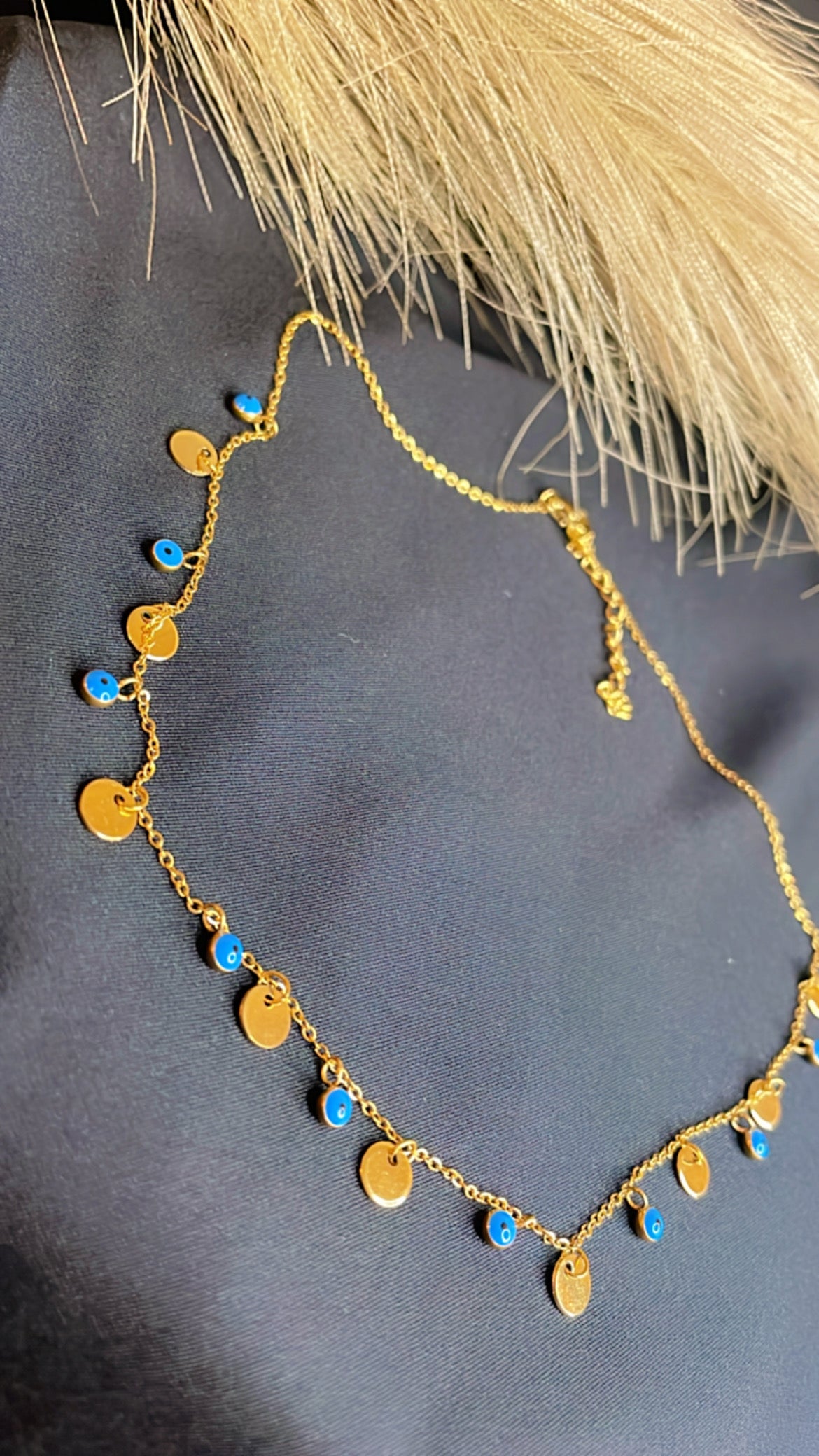 Small lira necklace with blue eyes