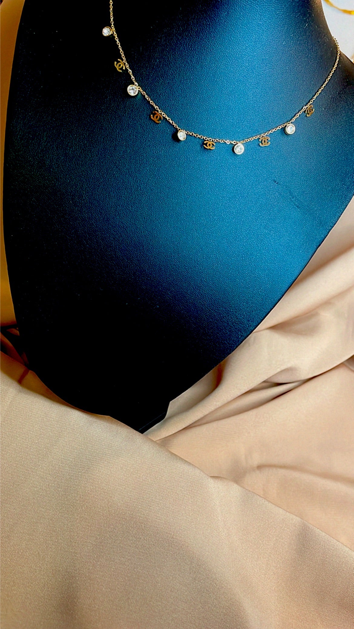 ،Soft and short necklace