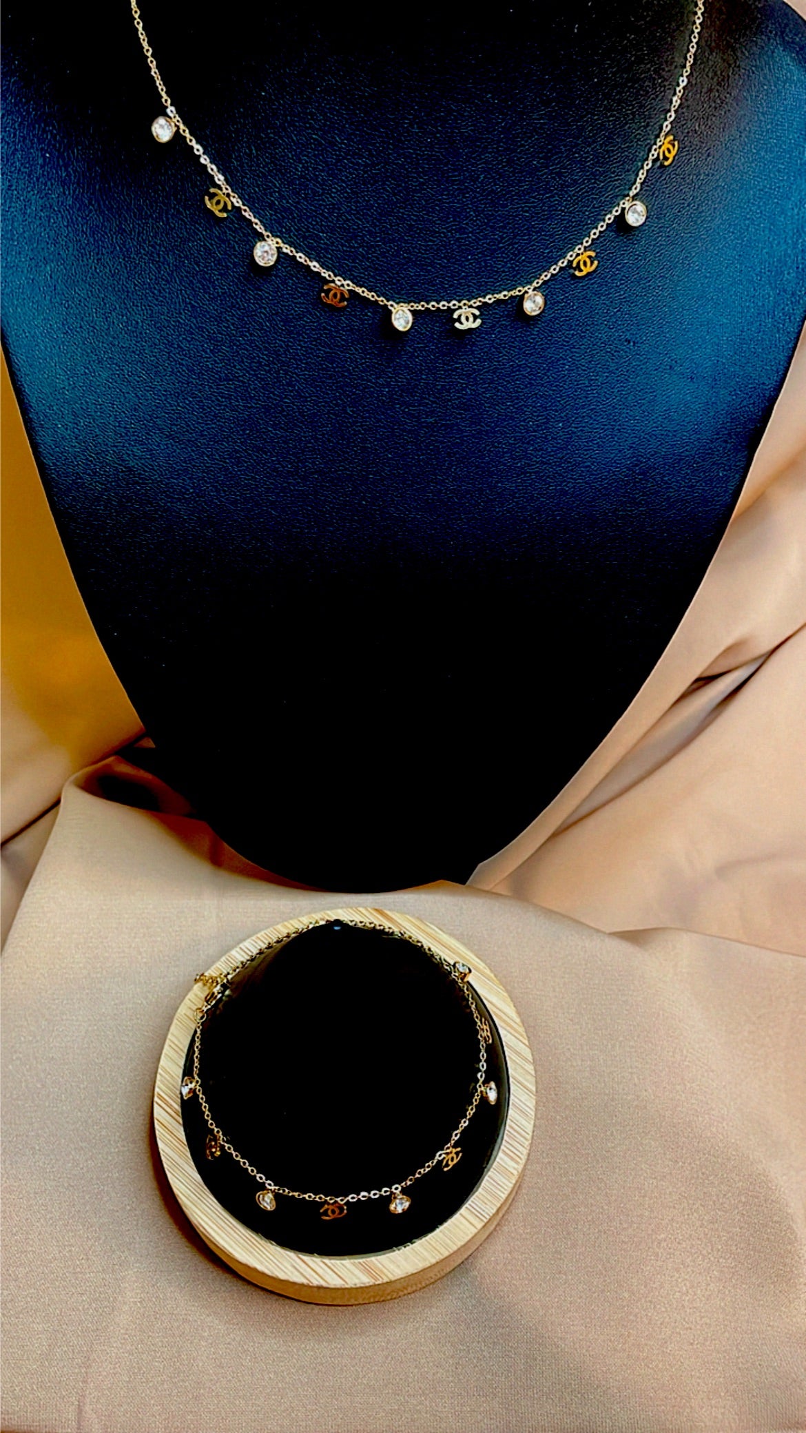 ،Soft and short necklace