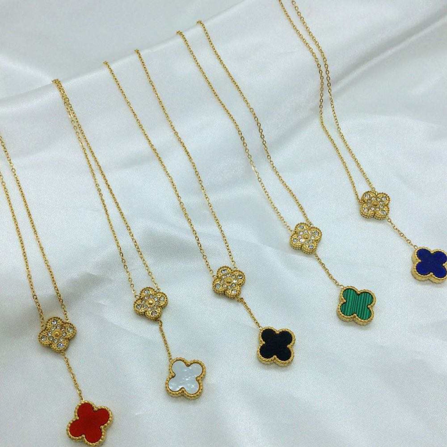 Necklace with diamonds