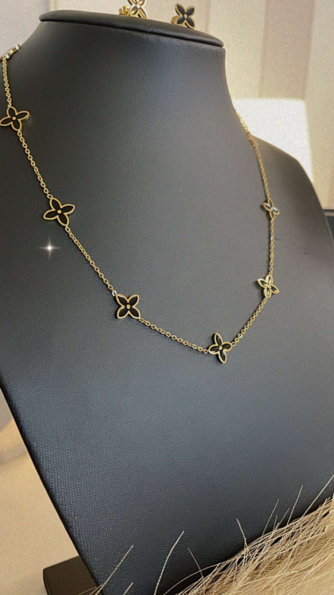 Tvådelat halsband och örhängen set