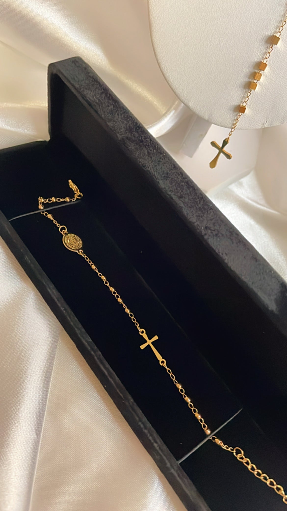 cross bracelet