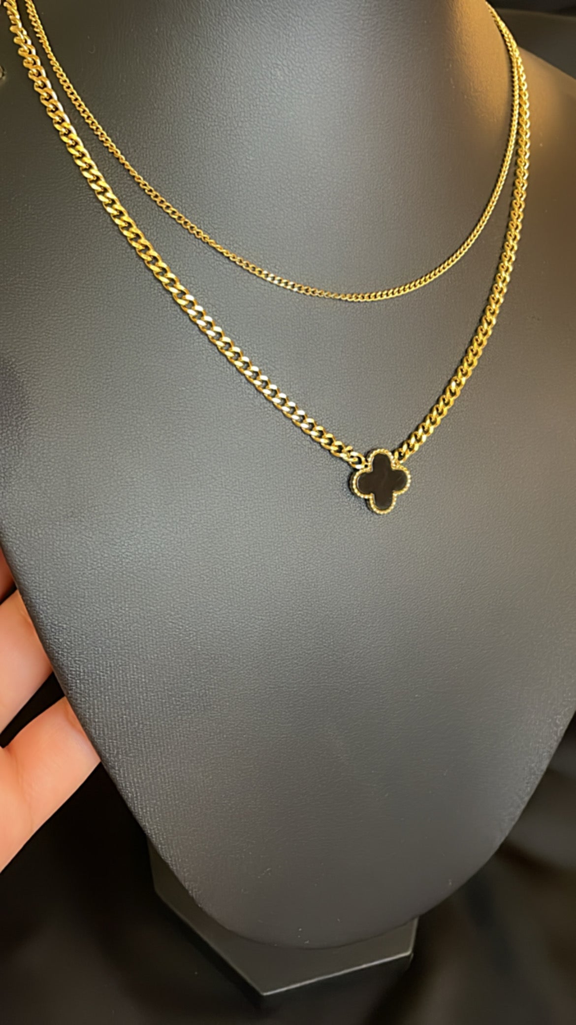 Necklace with two layers chain