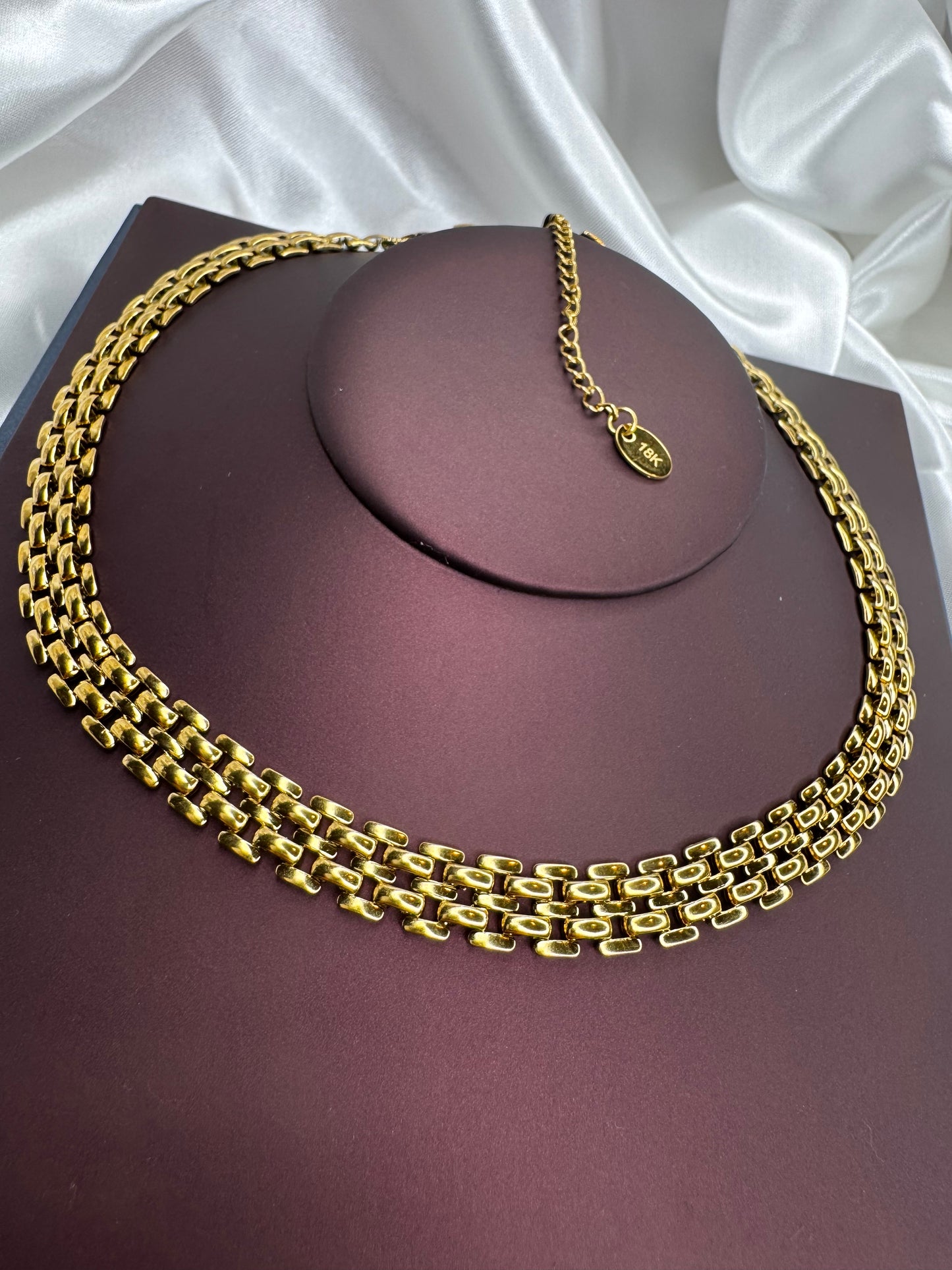 Clasp necklace